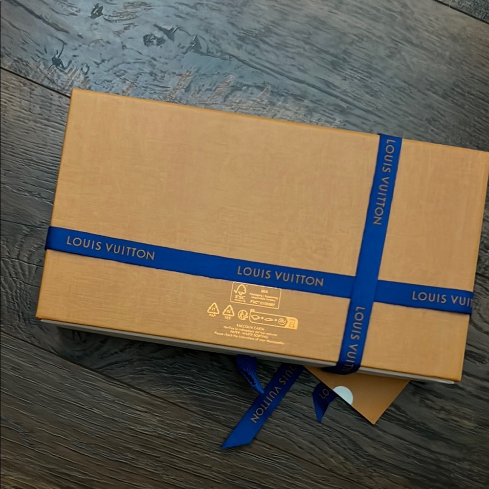 Louis Vuitton Gift Box with Blue Ribbon - Picture 2 of 5